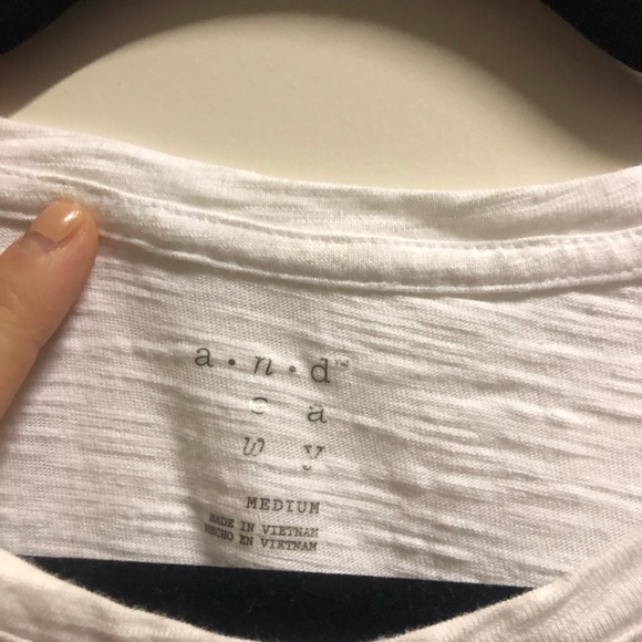 White T-Shirt with Knott on the front - Picture 2 of 3